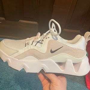 Nike Ryz 365 size 6.5 women’s